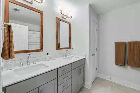 Bath - 563 Backacre Ct, Greer, SC 29651 photo 5 of 5