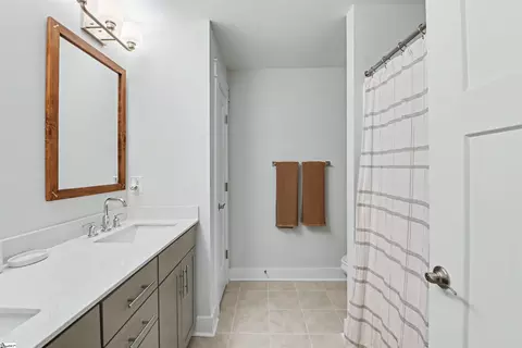 Bath - 563 Backacre Ct, Greer, SC 29651 photo 4 of 5