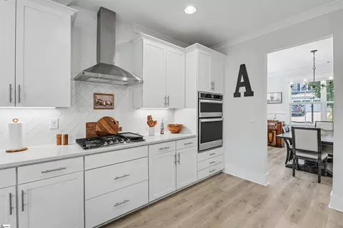 Kitchen - 563 Backacre Ct, Greer, SC 29651 photo 3 of 4