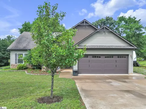 215 Cooleys Crest Ln, Inman, SC 29349