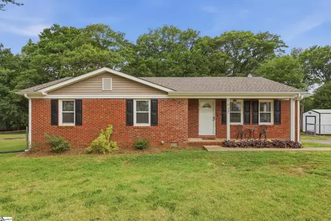 1045 Knollwood Acres Rd, Boiling Springs, SC 29316