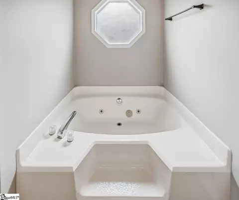 Bath - 445 Albatross Rd, Easley, SC 29640 photo 2 of 5