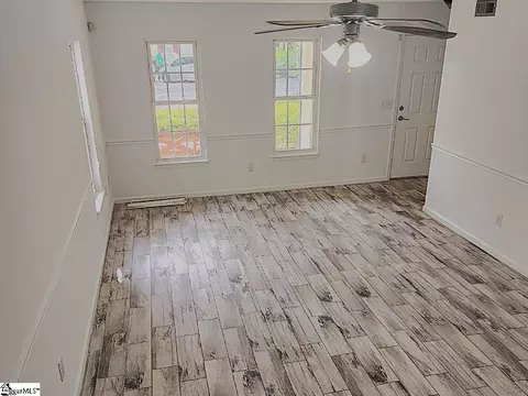 Living - 328 Springfield Cir, Easley, SC 29642 photo 1 of 7
