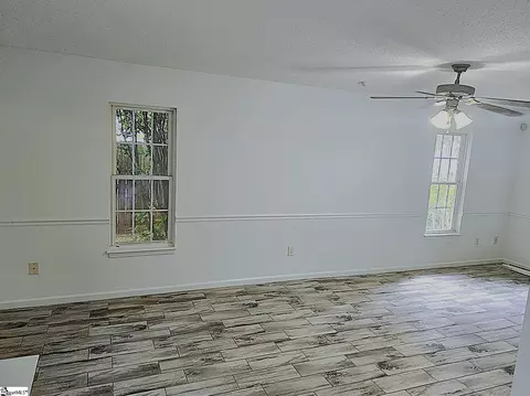 Living - 328 Springfield Cir, Easley, SC 29642 photo 6 of 7