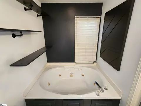 Bath - 328 Springfield Cir, Easley, SC 29642 photo 4 of 5