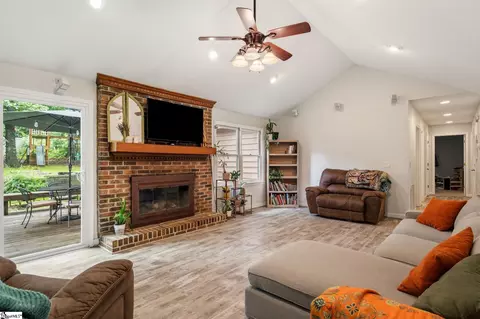 Living - 159 Plantation Dr, Easley, SC 29642 photo 2 of 3