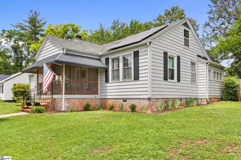 102 North St, Taylors, SC 29687