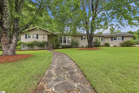 17 Inglewood Dr, Greenville, SC 29609