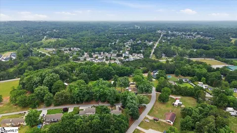 View/Area - 2222 Wright Dr, Greer, SC 29651 photo 2 of 7