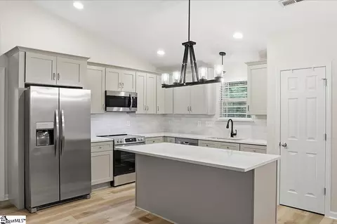Kitchen - 2222 Wright Dr, Greer, SC 29651 photo 1 of 4