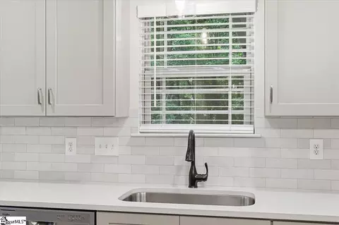 Kitchen - 2222 Wright Dr, Greer, SC 29651 photo 3 of 4