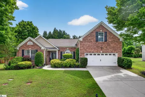 305 Stayman Ct, Simpsonville, SC 29681