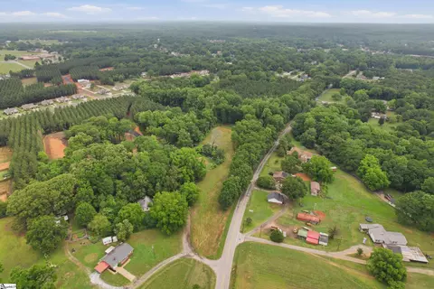 401 Old Pelzer Rd, Pelzer, SC 29669 photo 10