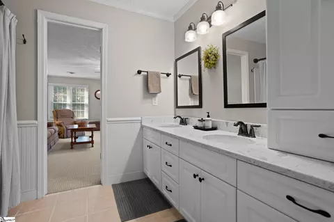 Bath - 805 E Silverleaf St, Greer, SC 29650 photo 4 of 4