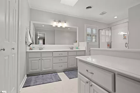 Bath - 805 E Silverleaf St, Greer, SC 29650 photo 2 of 4
