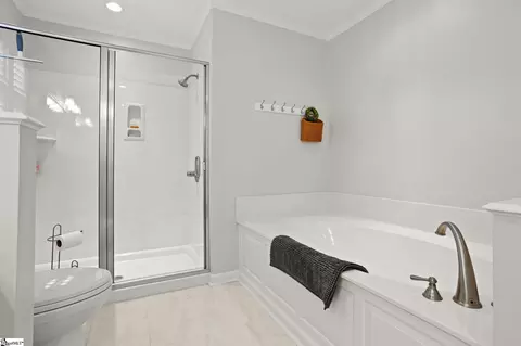 Bath - 805 E Silverleaf St, Greer, SC 29650 photo 3 of 4