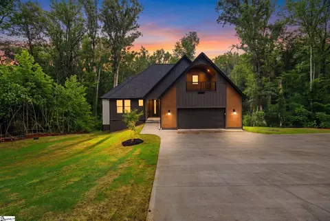 112 Singing Pines Dr, Greenville, SC 29611