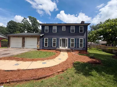 4 Willowood Dr, Spartanburg, SC 29303