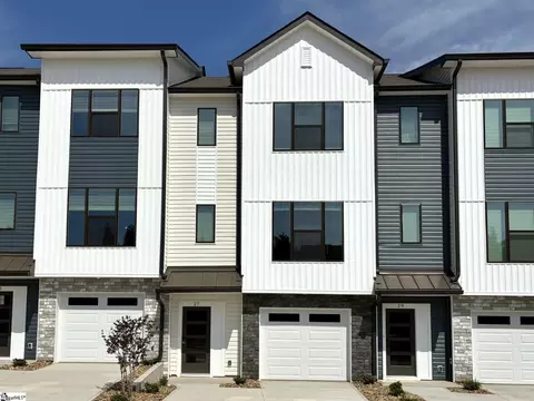 27 Pikewood Ln, Greenville, SC 29607