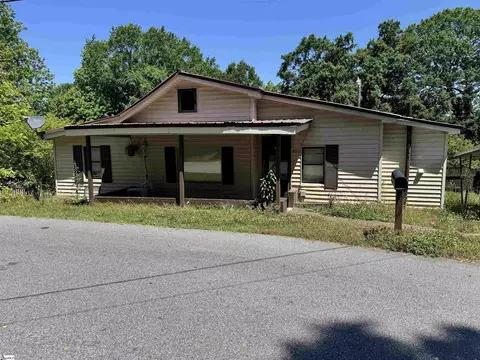 201 Hunters Ct, Laurens, SC 29360