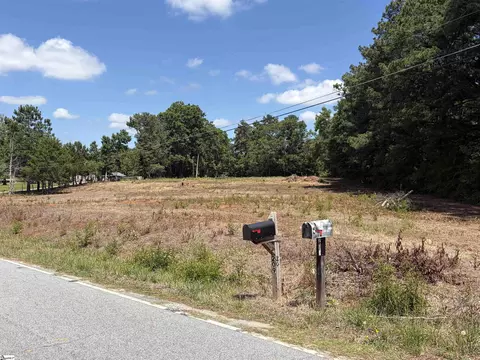 208 Pine Dr, Greenwood, SC 29653