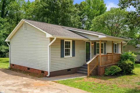 102 Pyle Ct, Spartanburg, SC 29306