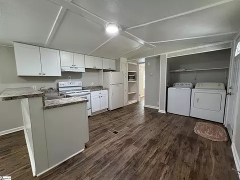 425 Cox Rd, Greer, SC 29651 photo 4