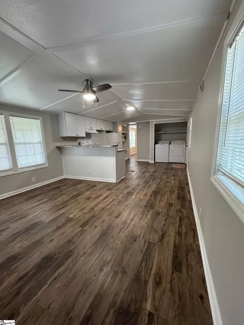 425 Cox Rd, Greer, SC 29651 photo 2