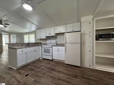 425 Cox Rd, Greer, SC 29651 photo 3