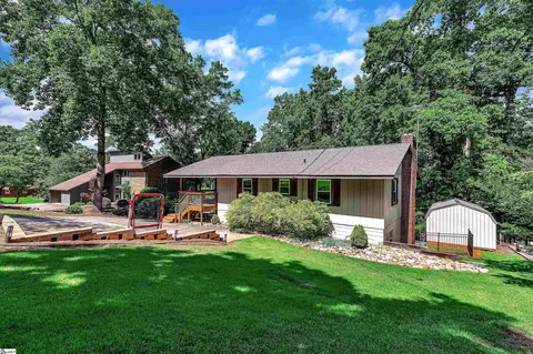 107 J Moore Ave, Townville, SC 29689