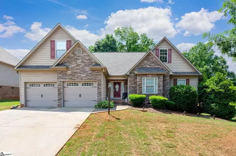 707 Secretariat Dr, Boiling Springs, SC 29316