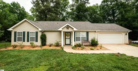 15 Cardo Ln, Fountain Inn, SC 29644