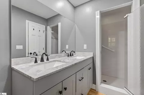 Bath - 222 Devon Dr, Mauldin, SC 29662 photo 5 of 5
