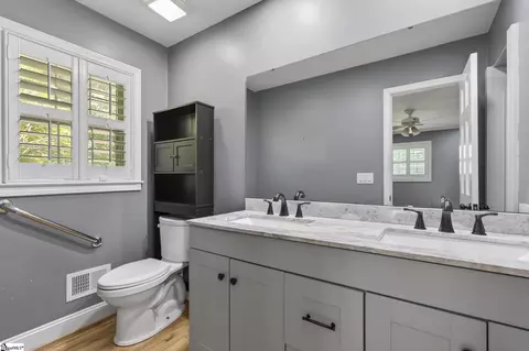 Bath - 222 Devon Dr, Mauldin, SC 29662 photo 4 of 5