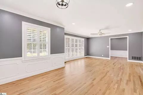 Living - 222 Devon Dr, Mauldin, SC 29662 photo 2 of 8
