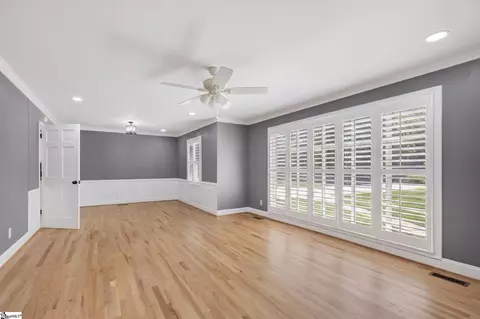 Living - 222 Devon Dr, Mauldin, SC 29662 photo 1 of 8