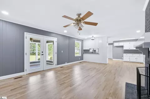 Living - 222 Devon Dr, Mauldin, SC 29662 photo 4 of 8