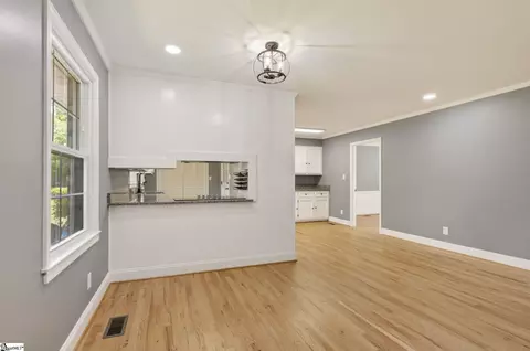 Living - 222 Devon Dr, Mauldin, SC 29662 photo 5 of 8