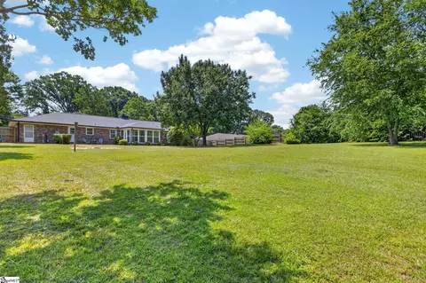 Exterior - 222 Devon Dr, Mauldin, SC 29662 photo 6 of 7