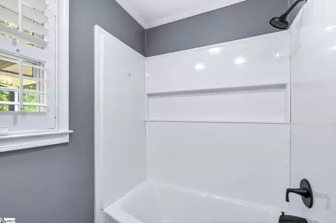 Bath - 222 Devon Dr, Mauldin, SC 29662 photo 3 of 5