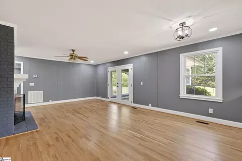 Living - 222 Devon Dr, Mauldin, SC 29662 photo 7 of 8