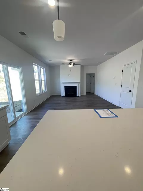 Living - 20 Gateway Dr, Central, SC 29630 photo 1 of 2
