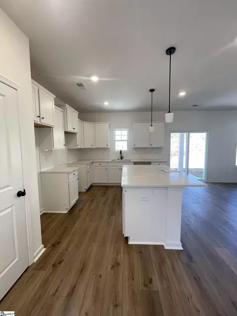 Kitchen - 20 Gateway Dr, Central, SC 29630 photo 1 of 2