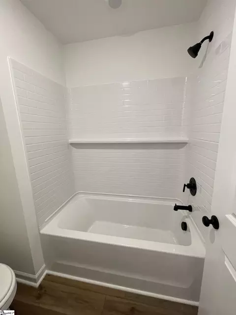 Bath - 20 Gateway Dr, Central, SC 29630 photo 2 of 4