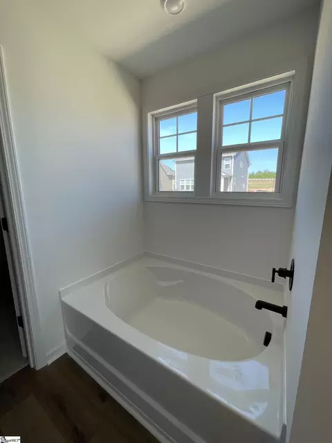 Bath - 20 Gateway Dr, Central, SC 29630 photo 4 of 4