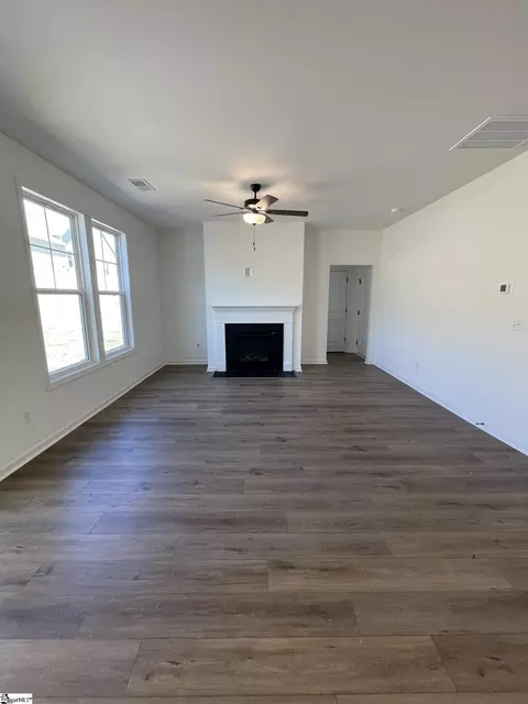 Living - 20 Gateway Dr, Central, SC 29630 photo 2 of 2