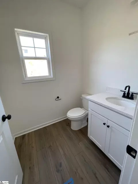 Bath - 20 Gateway Dr, Central, SC 29630 photo 1 of 4