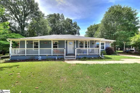120 Swain Ave, Boiling Springs, SC 29316