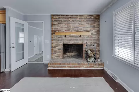 Living - 216 Hickory Dr, Easley, SC 29642 photo 2 of 4