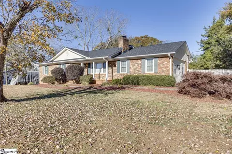 Exterior - 216 Hickory Dr, Easley, SC 29642 photo 4 of 7